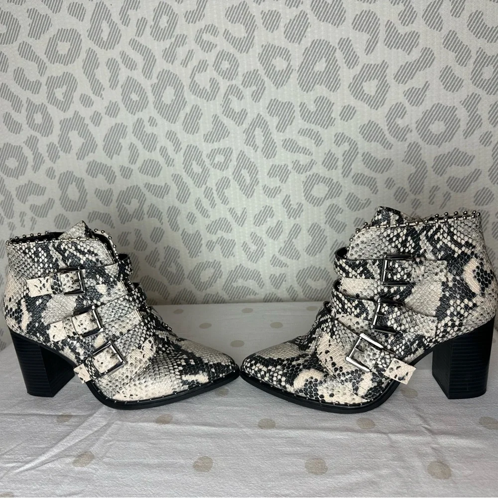 STEVE MADDEN HUMBLE TRIPLE BUCKLE SNAKESKIN PRINT STUDDED HEELED BOOTIE BOOTS 7 - Picture 4 of 9